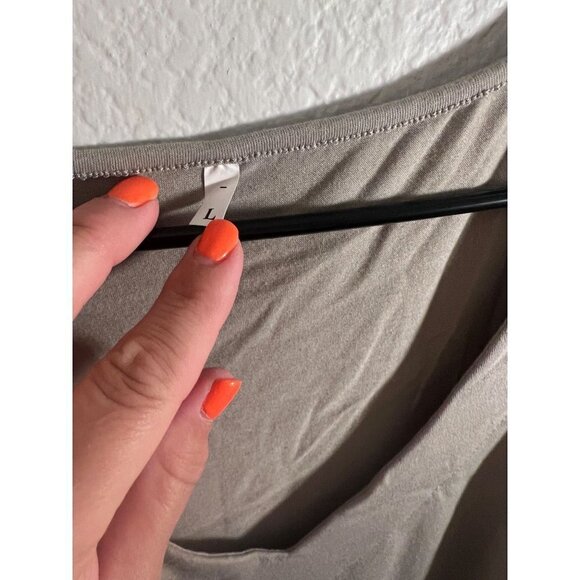 Women's vneck neutral color top size large - Picture 2 of 3